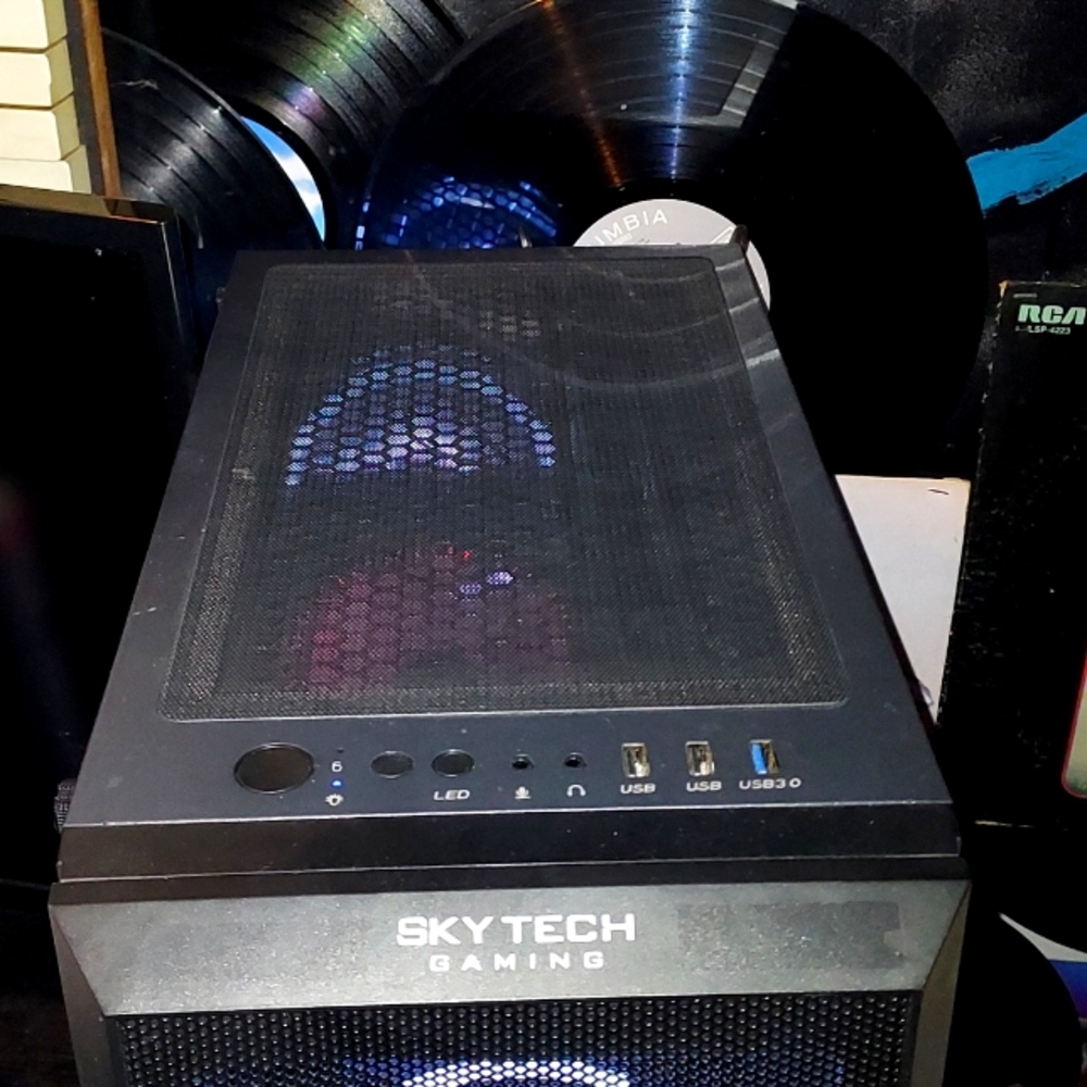 Skytech Gaming PC - Picture 3 of 4